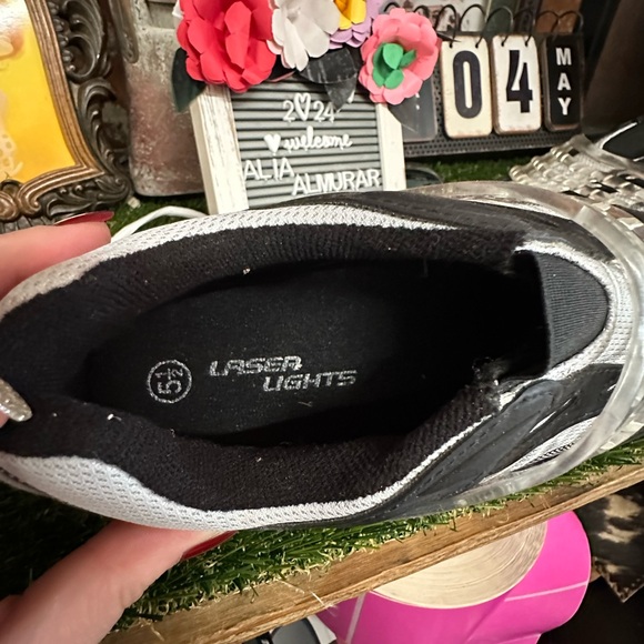 LASER LIGHTS ATHLETIC SHOES - Picture 4 of 6